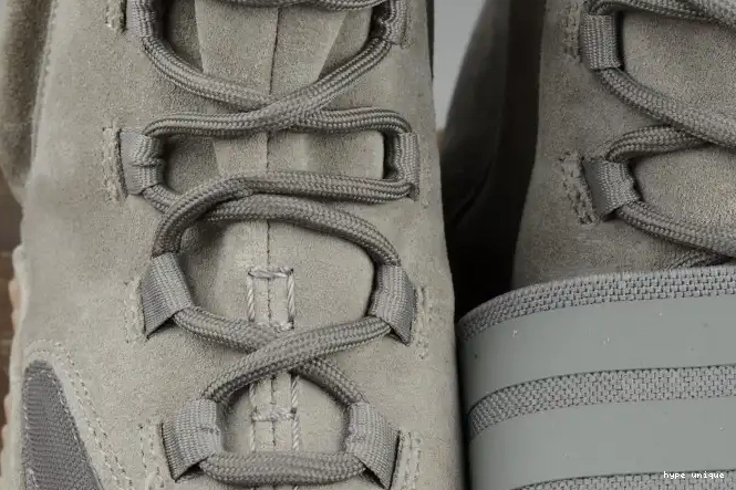 hype GLOW GUM LIGHT GREY 750 YEEZY ADIDAS DARK BB1840 BOOST 0601